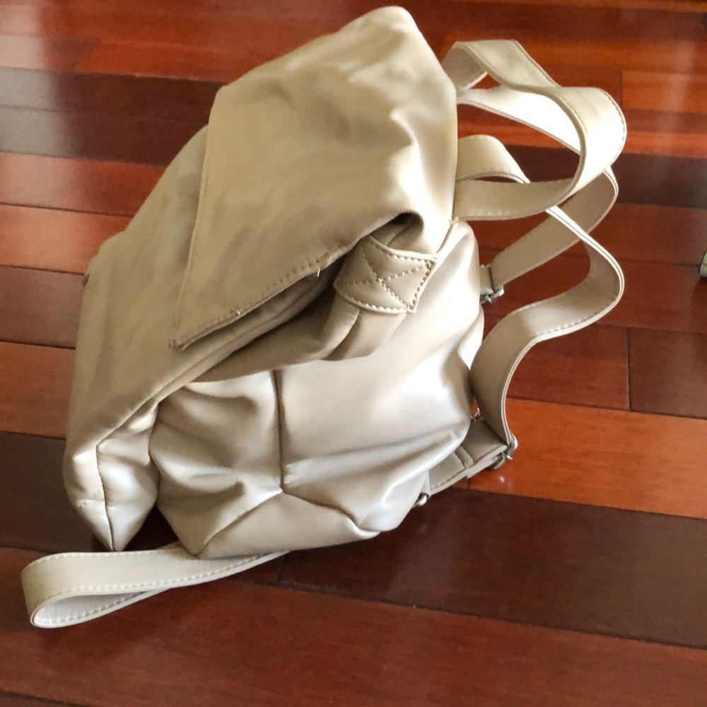 Leather backpack - Picture 2 of 3